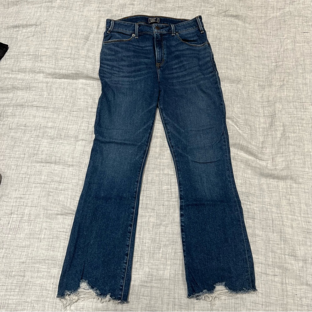 Abercrombie & Fitch High-Rise Ankle Flare, raw hem, Sz 28, orig $90